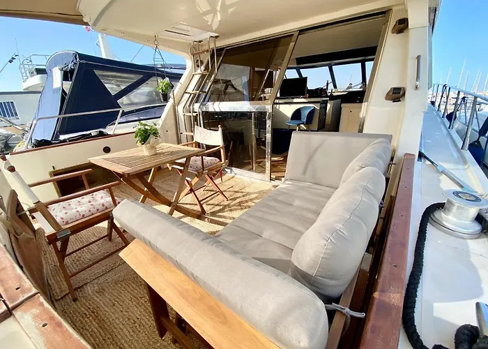 Panaby Houseboat