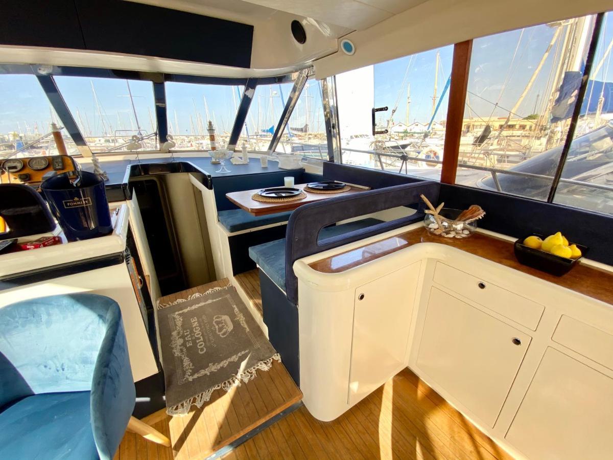Panaby Houseboat