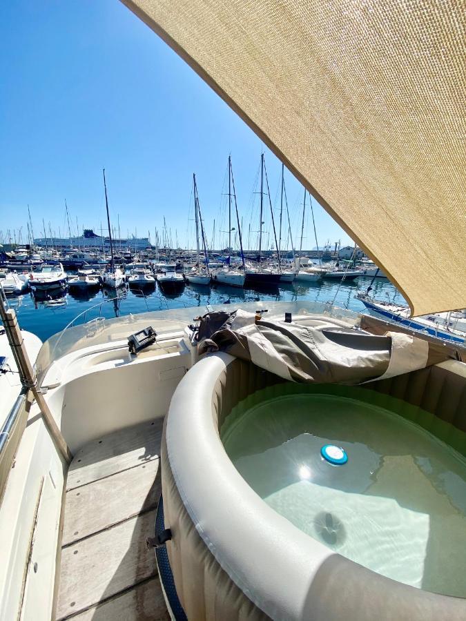 Hotel en barco Panaby Houseboat